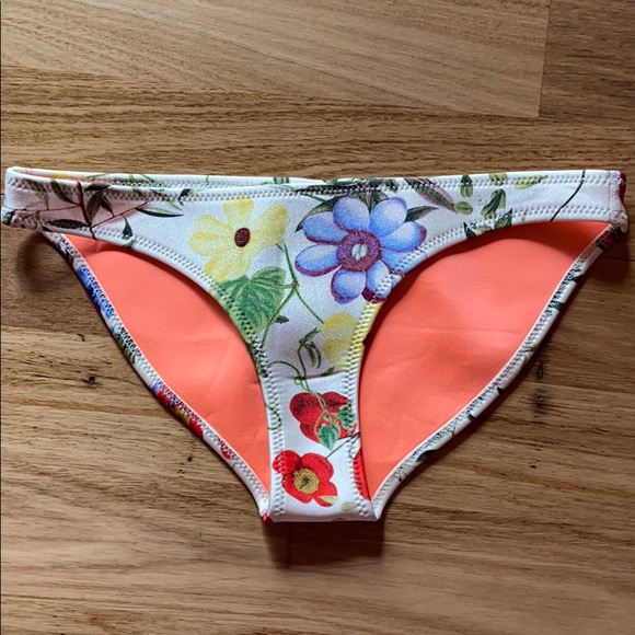 TRIANGL SWIMSUIT - Picture 3 of 4